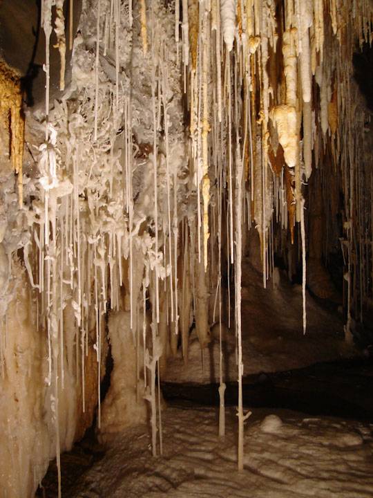 Salão Taqueupa na Caverna Santana, no PETAR. Foto do Jura, da Parque Aventuras